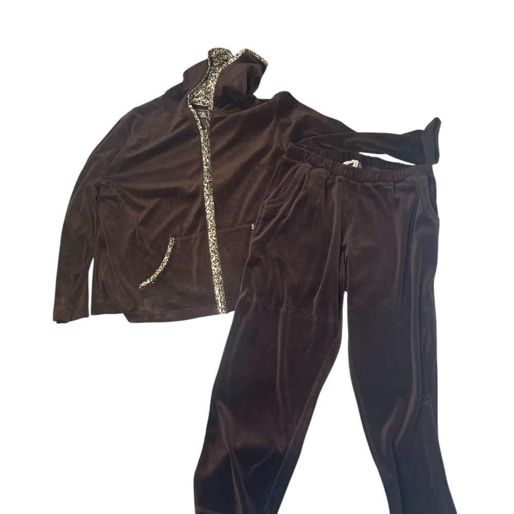 Onque women’s track suit brown with leopard trim